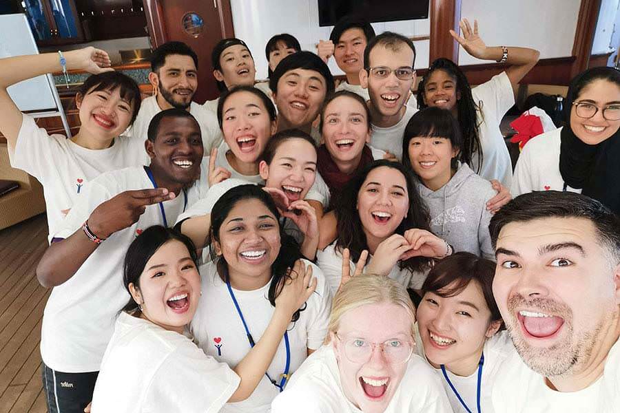 Des participants du SWY avec des membres de la délégation française école de design ; SWY