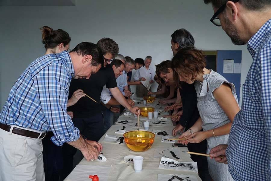 Atelier d'expérimentation à la peinture chinoise école de design ; Exalt Design Lab
