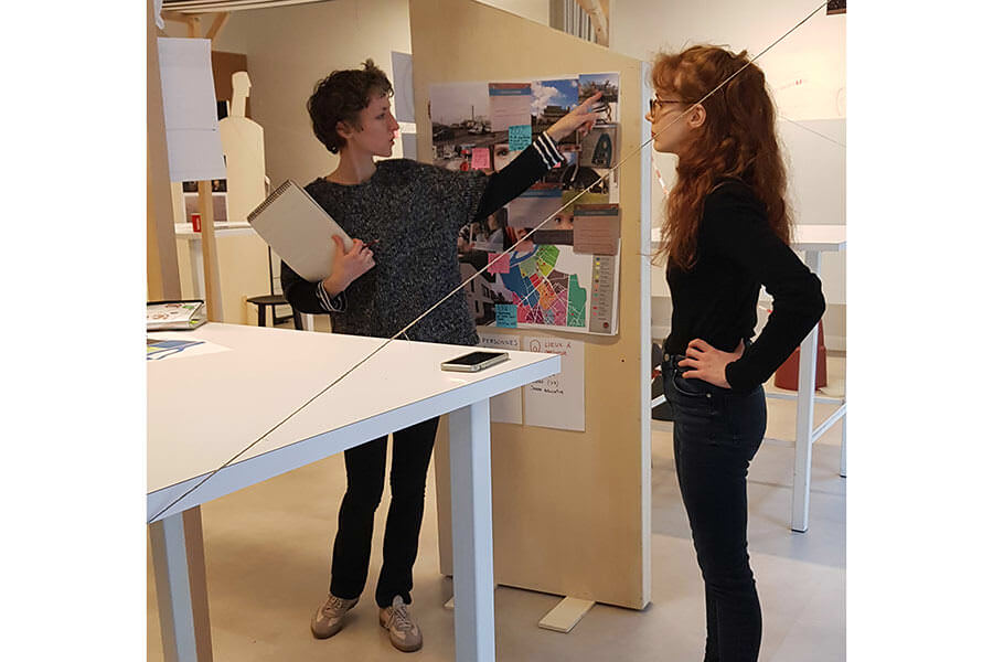 Des acteures en présentation école de design ; Design Act