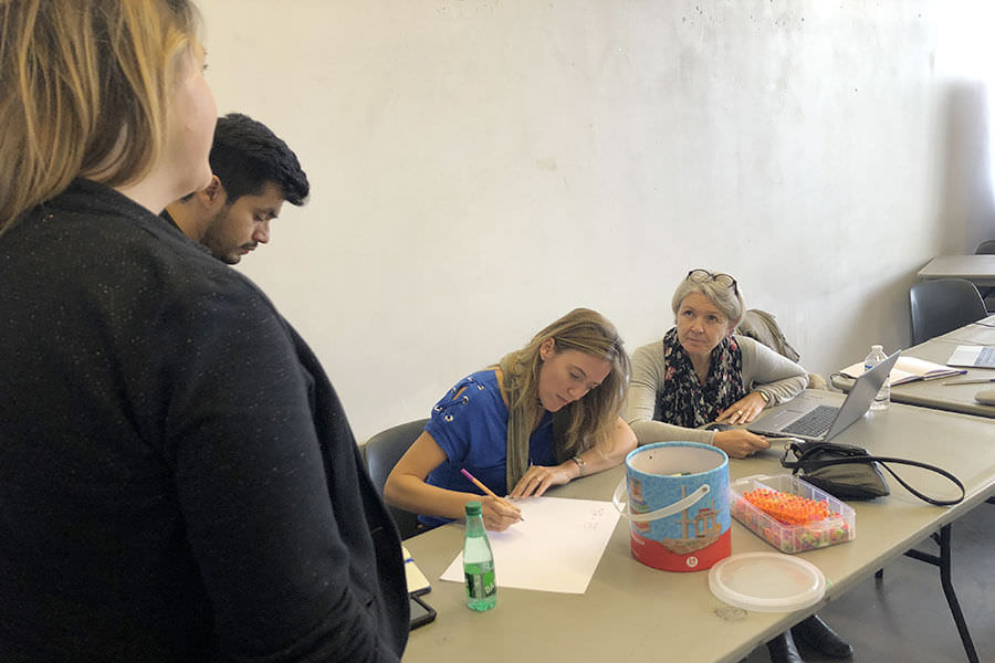 Nos étudiants en MBA en atelier créatif Strate, école de design ; formation MBA