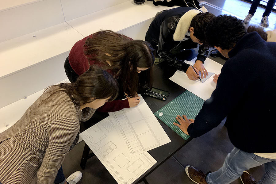 Nos étudiants en atelier initiation design d'espace Strate, école de design Lyon
