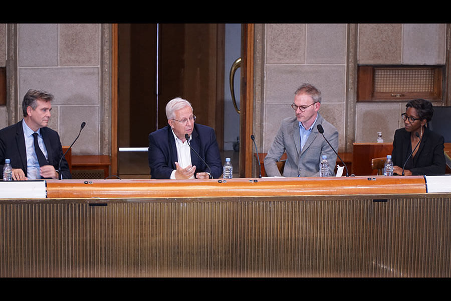 De gauche à droite : Arnaud Montebourg, Jacques Aschenbroich, Sylvain Arnulf et Saran Diakité-Kaba ecole de design