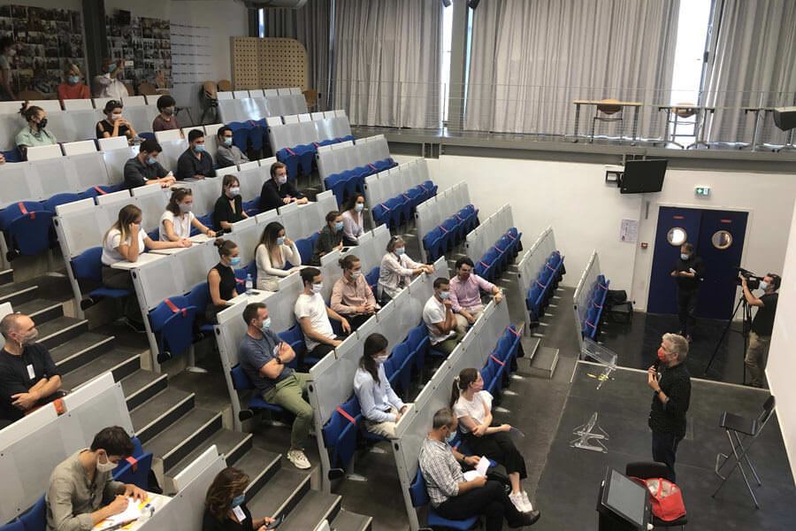 Annonce des résultats des soutenances en Amphithéâtre école de design ; soutenances ; projet de diplôme