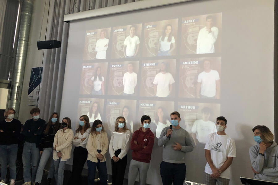 Les membres du BDE lors de leur présentation en Amphithéâtre école de design BDE