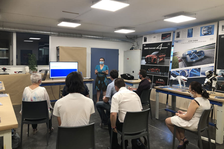 Une étudiante en Modelage 3D entrain de passer sa soutenance école de design ; soutenances ; projet de diplôme