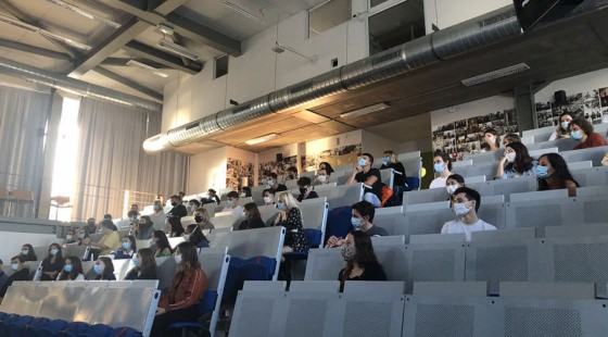 Les étudiants de 3ème année en Amphithéâtre lors de leur rentrée école de design ; rentrée en présentiel ; rentrée