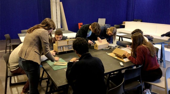 Nos étudiants travaillant sur leurs maquettes Ecole de design Strate Lyon