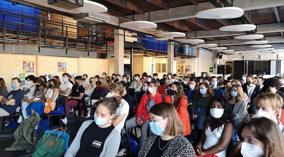 Nos étudiants pendant la conférence de rentrée ecole de design