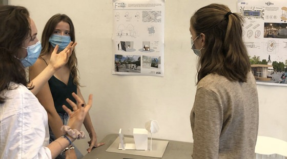 Nos étudiants en présentation de projet ecole de design