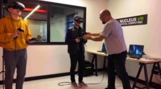Nos étudiants en cours d'initiation à la réalité virtuelle école de design Lyon
